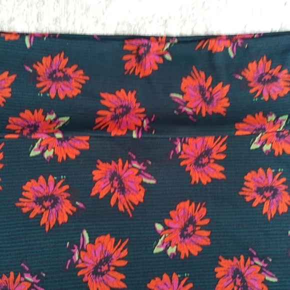 LulaRoe Azure Floral Stried A-Line Skirt 3XL Black Red - Picture 5 of 10